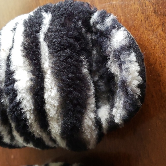 Ugg Zebra Fur Girls Sandal - Picture 7 of 13